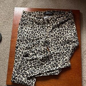 ROMA PREMIUM COLLECTION NEW YORK Power Skinny, leopard print pants. Size 3